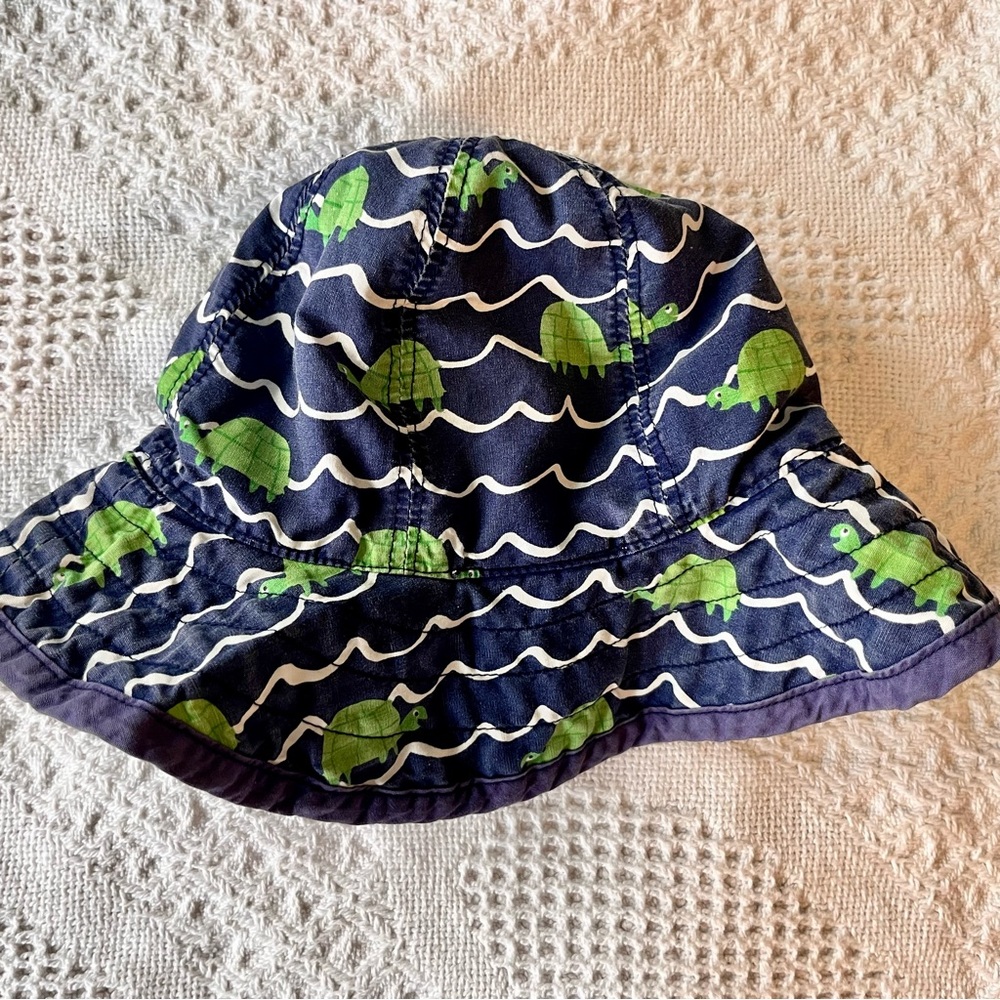🍀 FREE in bundle* Pottery Barn Kids baby/toddler blue & green turtle sun hat